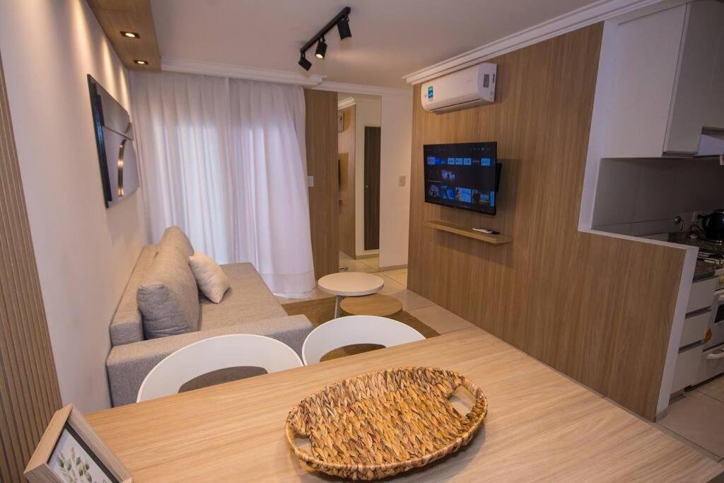 Mesa de comedor junto al living