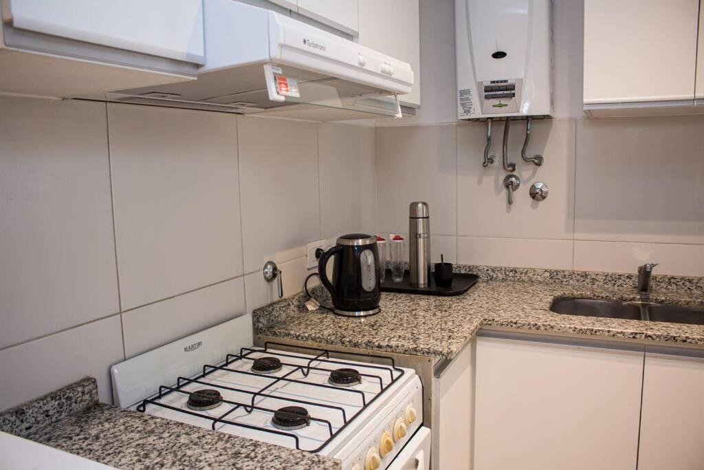 Anafe y calefón de la cocina